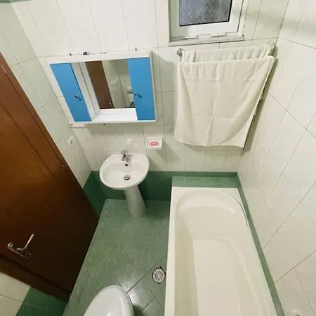 Aleksander's New And Spacious In ساراندا