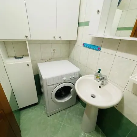 Aleksander's New And Spacious In ساراندا