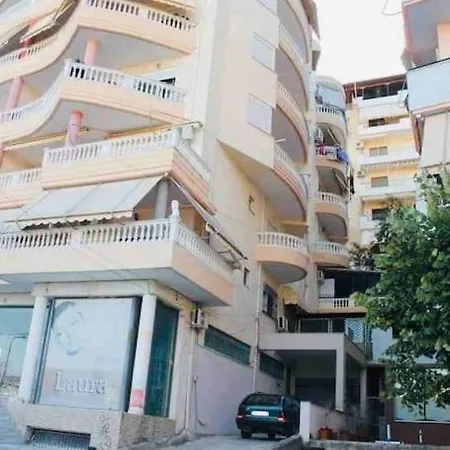 Aleksander's New And Spacious In شقة *