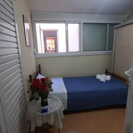 شقة Aleksander's New And Spacious In ساراندا