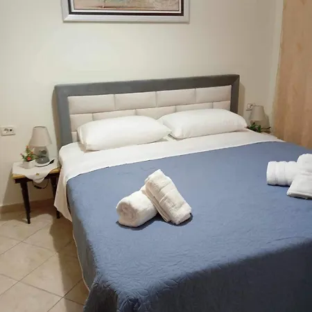 Aleksander's New And Spacious In Apartamento Sarandë